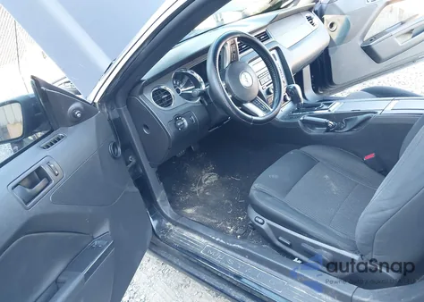 2014 Ford Mustang V6 z USA, uszkodzony, nr VIN 1ZVBP8AM2E5330069